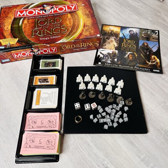 Monopoly The Lord Of The Rings Trilogy Edition Board Game - Picture 3 of 6